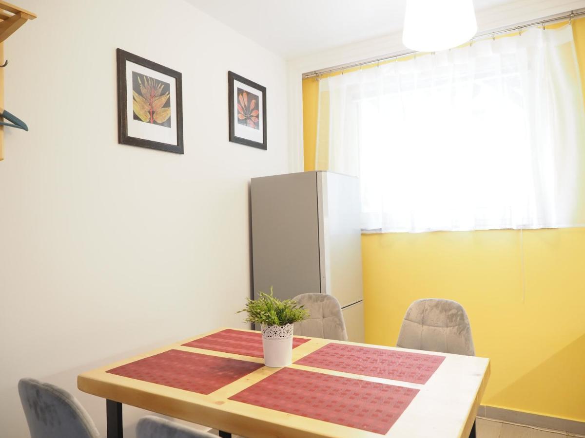 Adobe Apartment - Przytulny I Free Parking ヴロツワフ エクステリア 写真