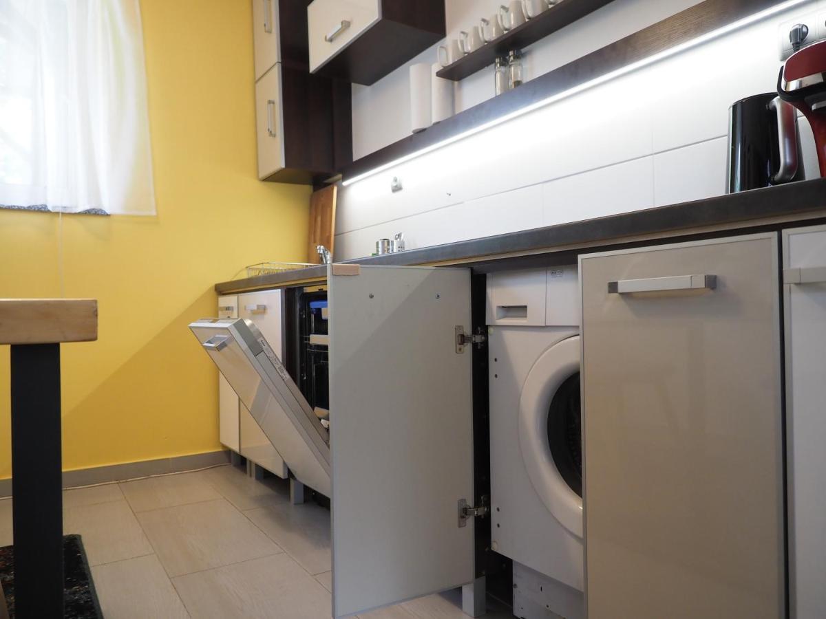 Adobe Apartment - Przytulny I Free Parking ヴロツワフ エクステリア 写真